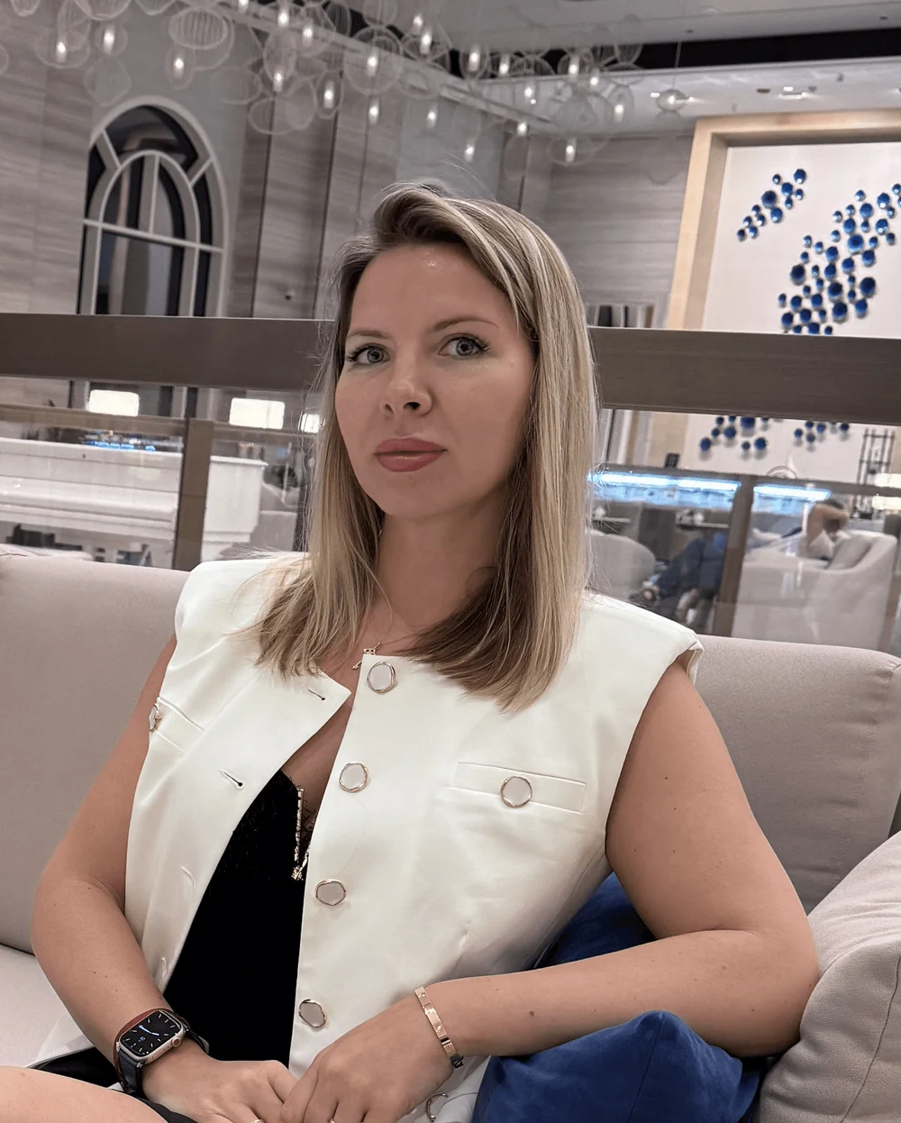 Привет! Меня зовут Юлия Елисеева — практикующий МетаСтилист